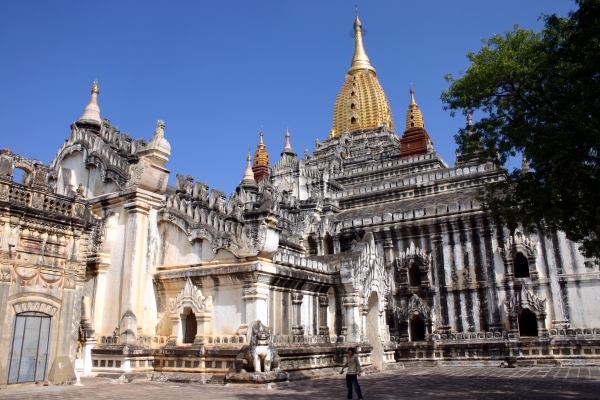 The Ananda temple in Bagan