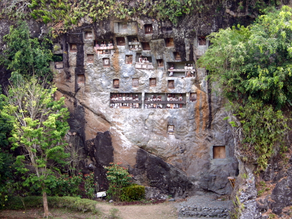 Fascinating royal graves of Tana Toraja