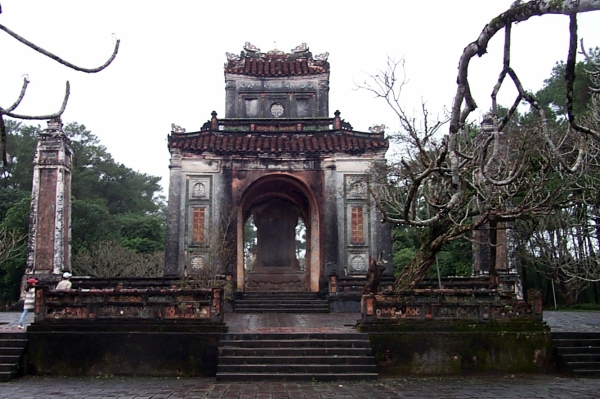 The stele carved with a tribute to the emperor, written by the emperor, in a stone pavilion