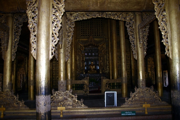 One of the altars in the Shwe Nandaw Kyaung