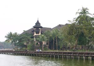 Kandawgyi Palace