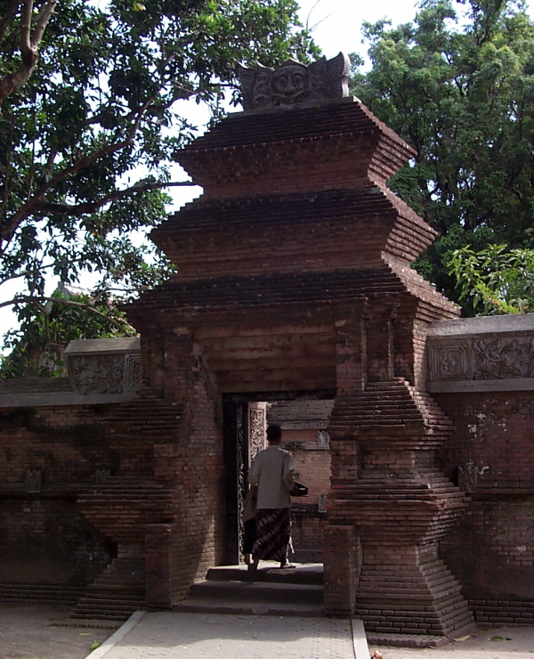 Gateway to tomb