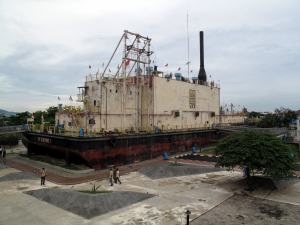 Apung 1 - Tsunami Power Generating Ship - Asia for Visitors