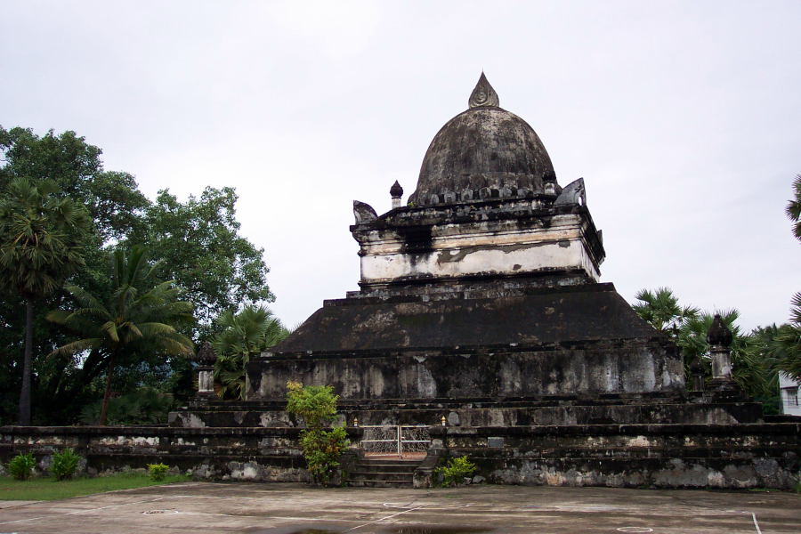 The 'watermelon stupa' of That Makmo