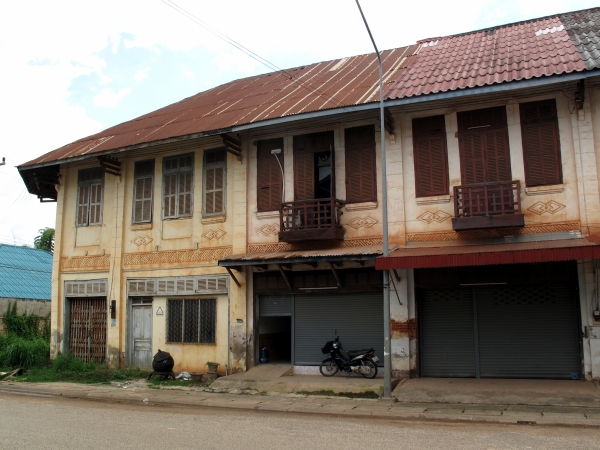 More old shop-houses that need restoration