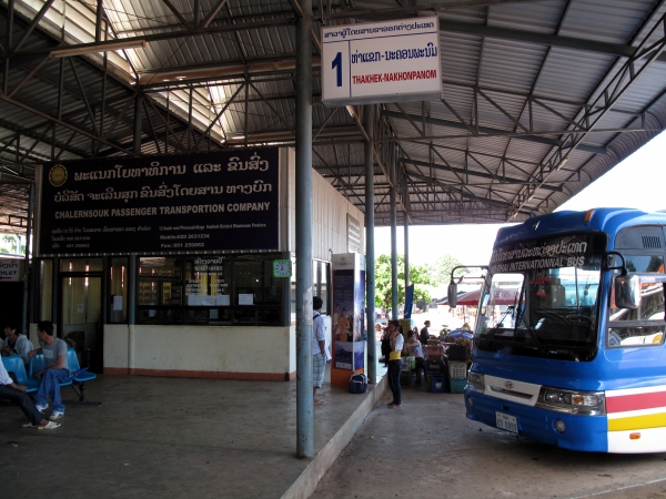 Tha Kaek bus station