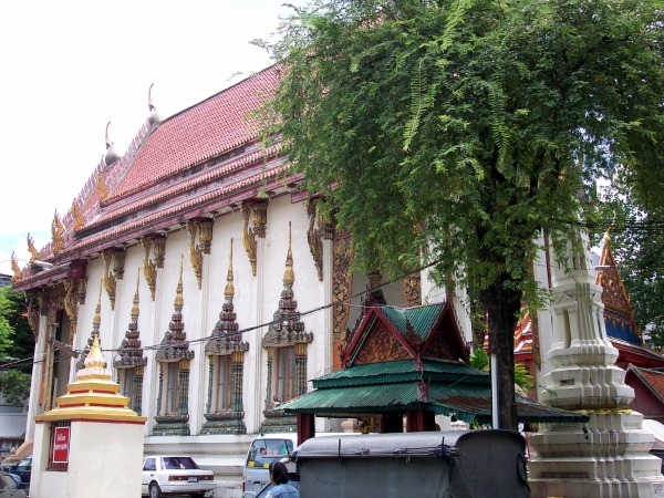 Overall view of the main prayer hall