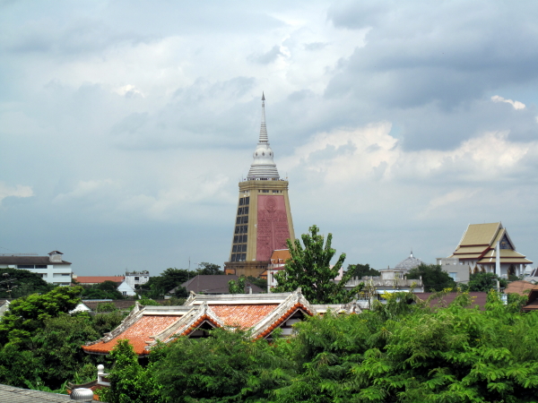 The temple as seen from the Skytrain station