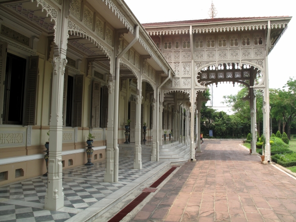 Abhisek Dusit throne hall