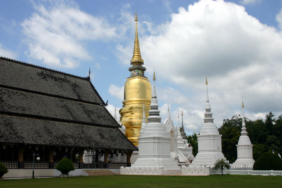 The prayer hall with the pagoda behind, before restoration