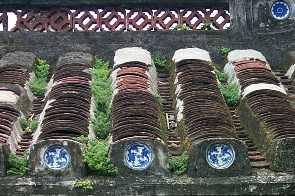 Close-up view of the roof, with the porcelain inlays