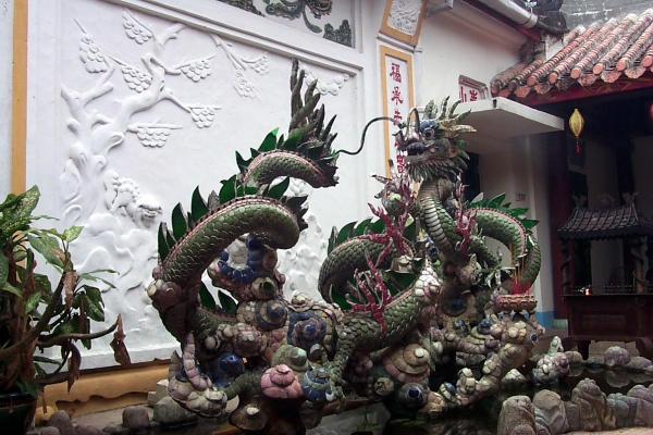 A dragon decorating one temple dragon