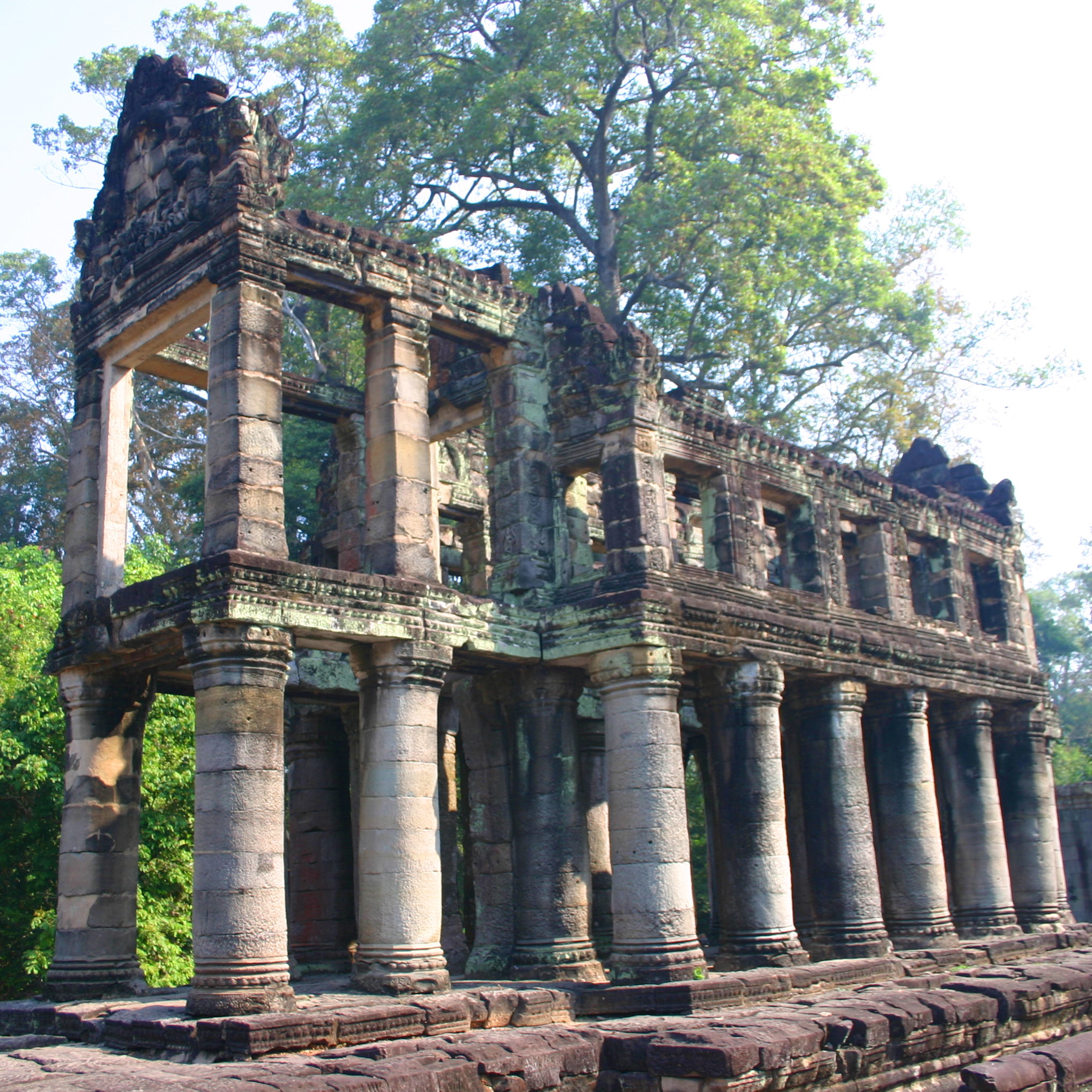 The round-columned building