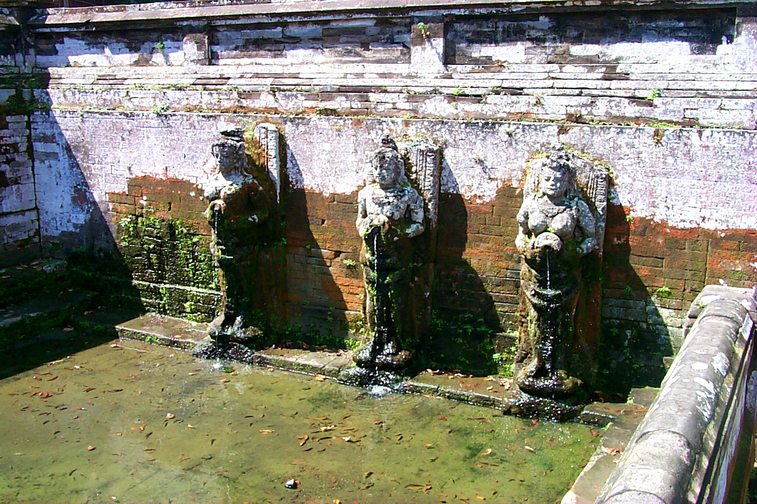 The water maidens of the courtyard pools