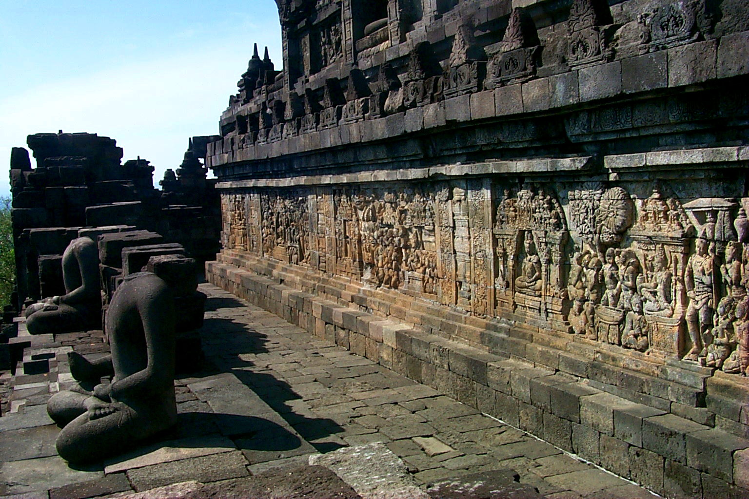 One of the terraces with the frieze on one side.