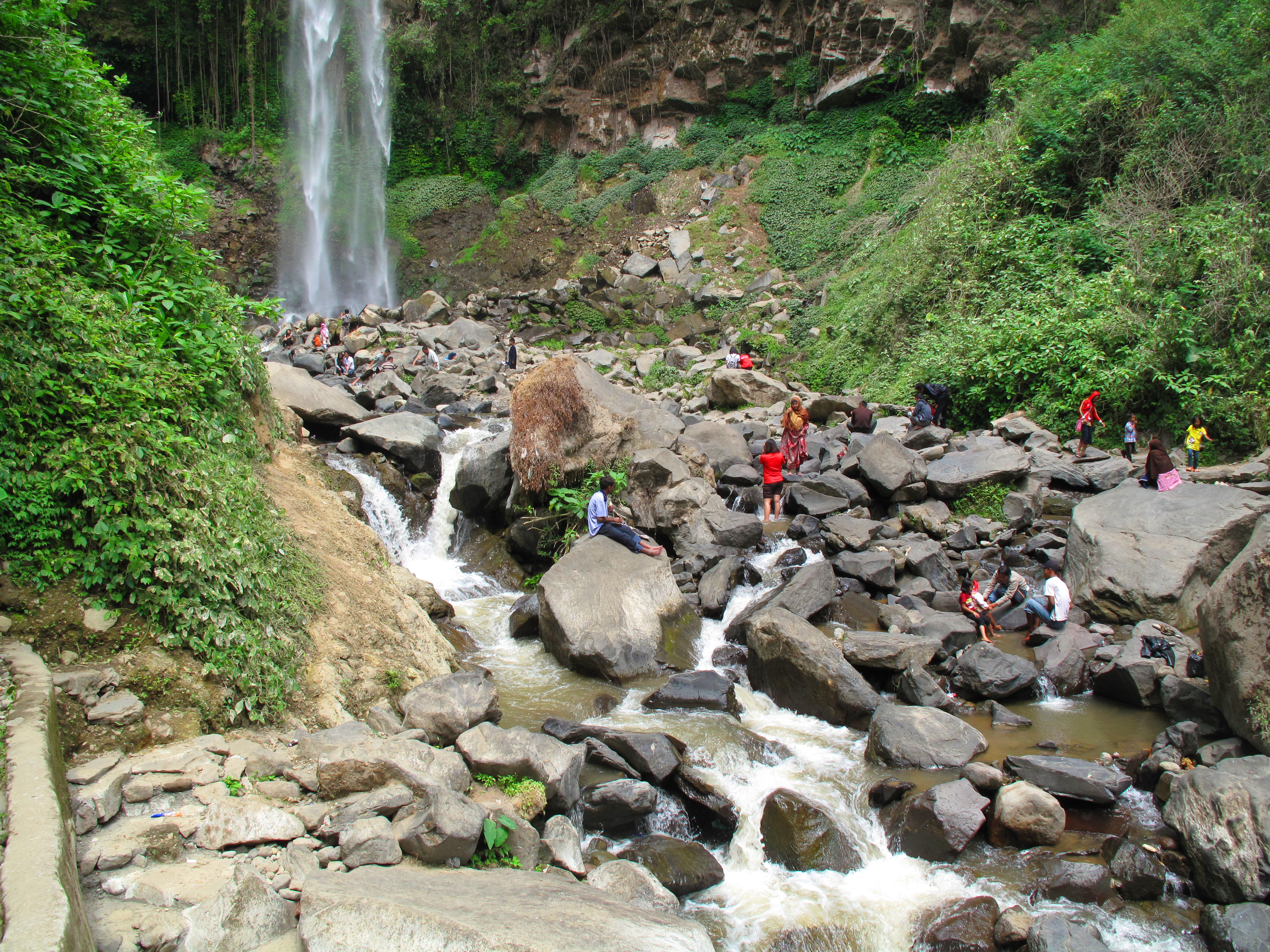 The crowd of people around the base of the falls