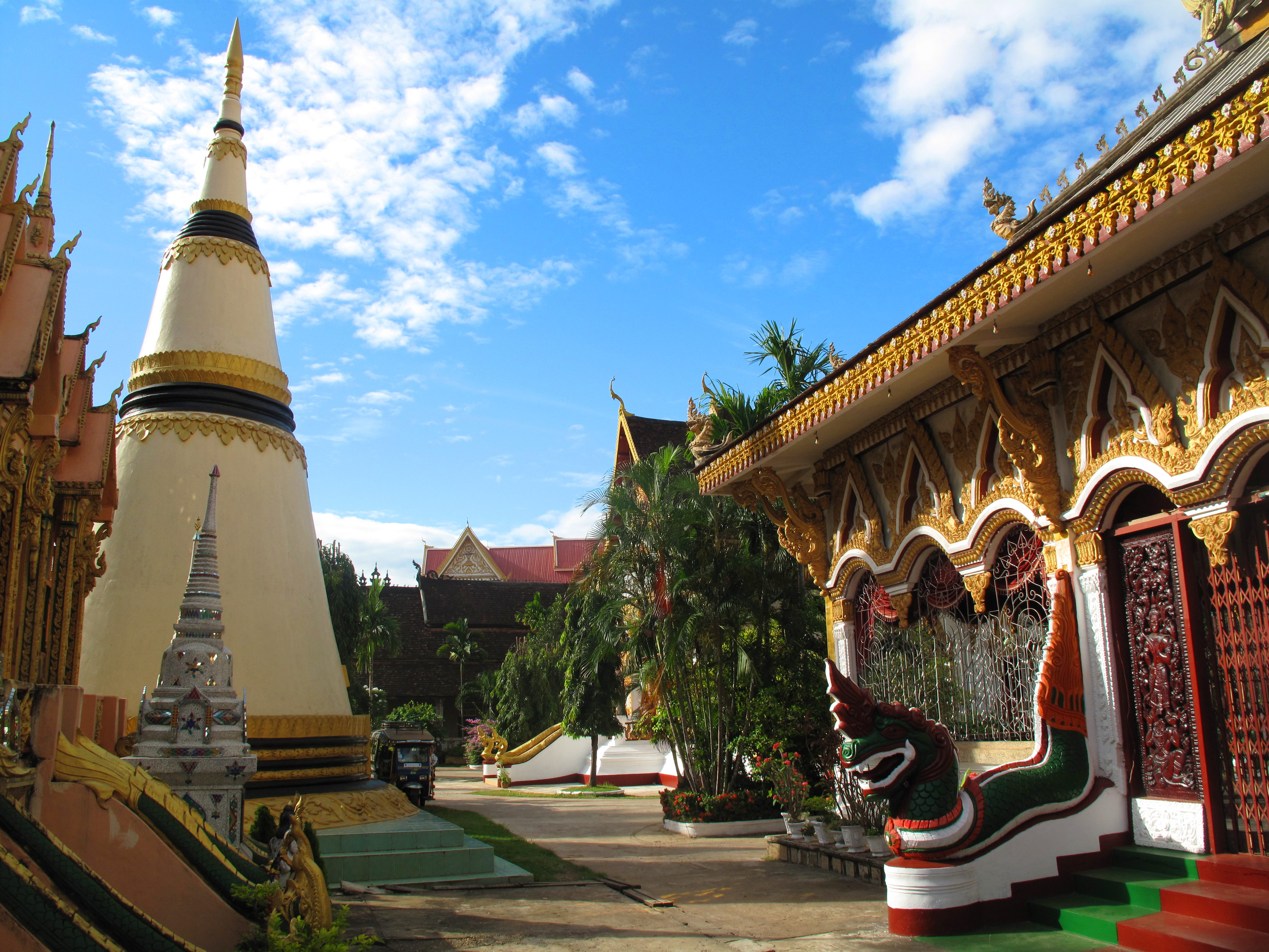 The big stupa and prayer hall of Wat Luang