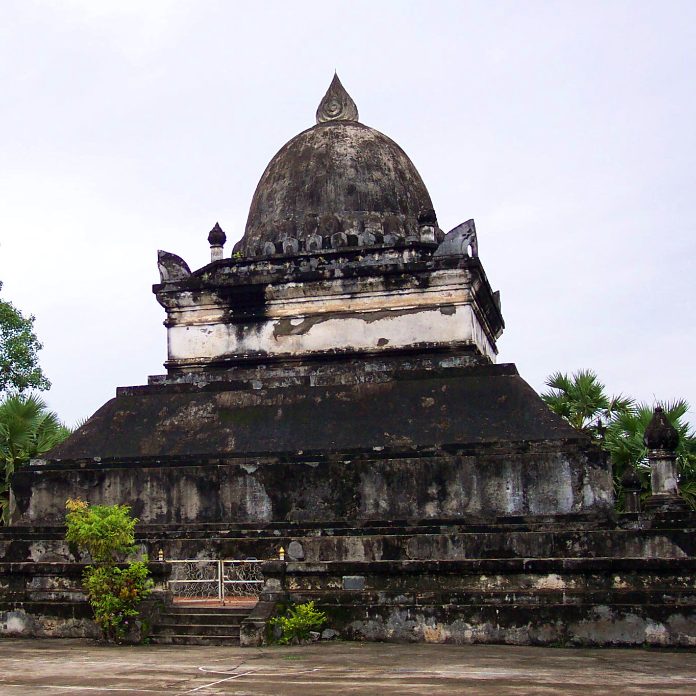 The 'watermelon stupa' of That Makmo