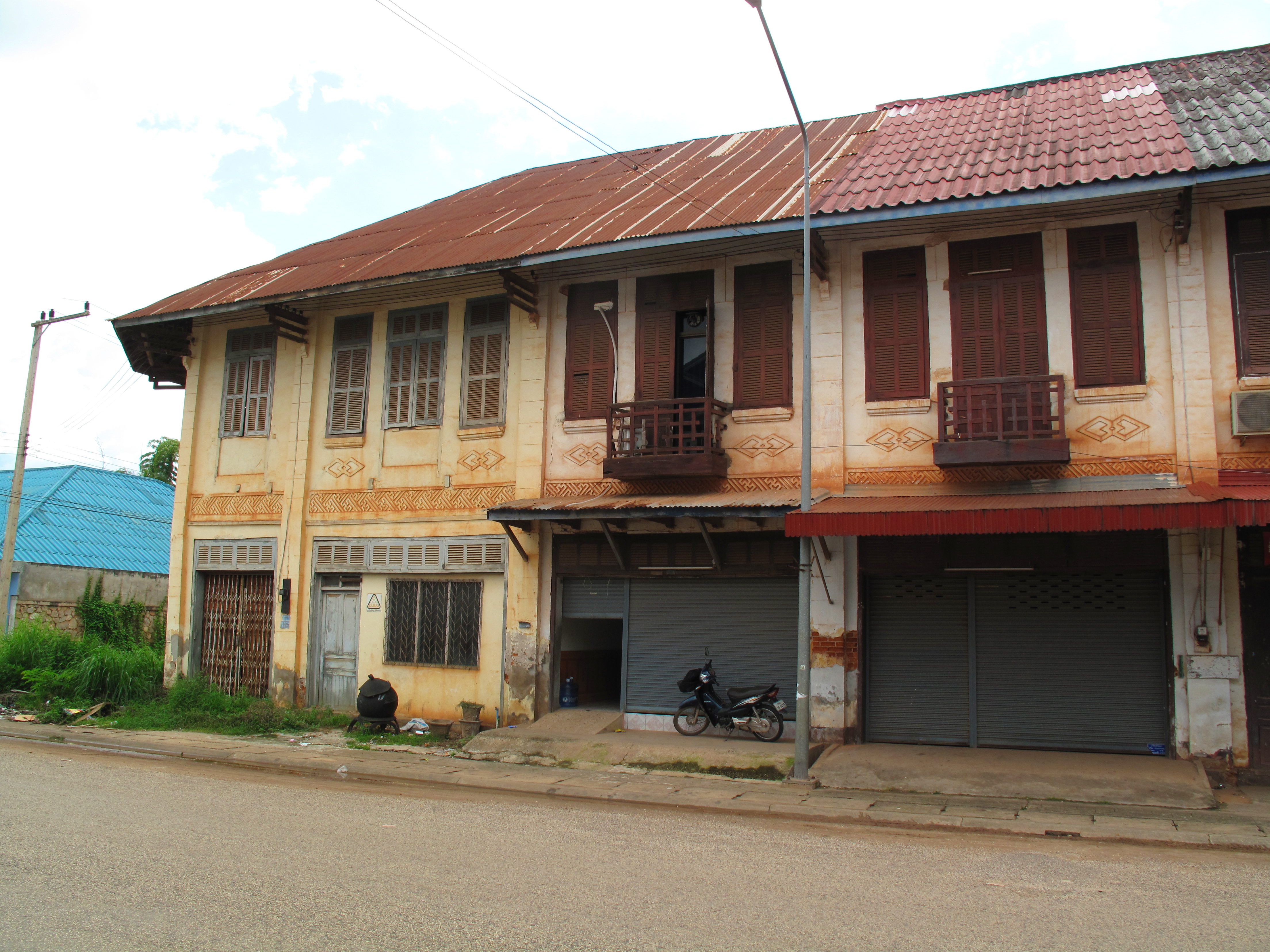 More old shop-houses that need restoration