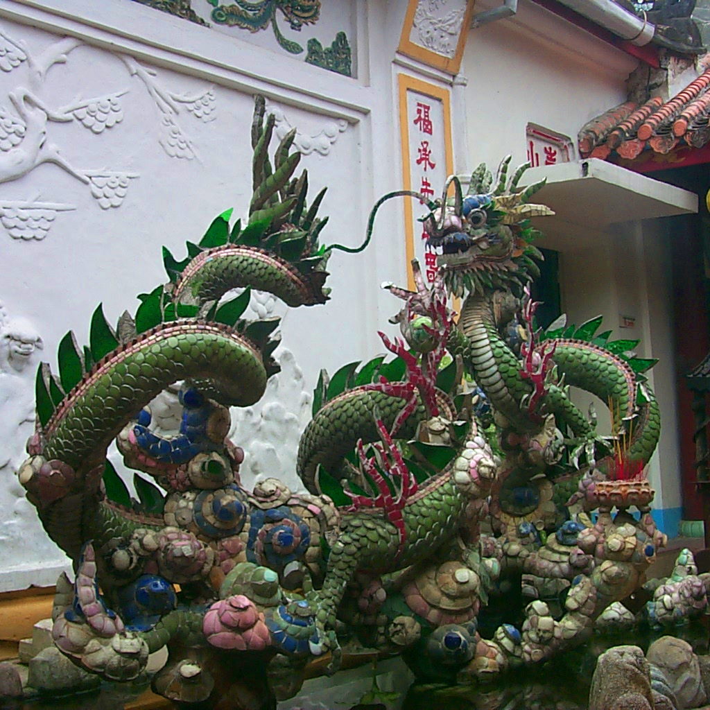 A dragon decorating one temple dragon