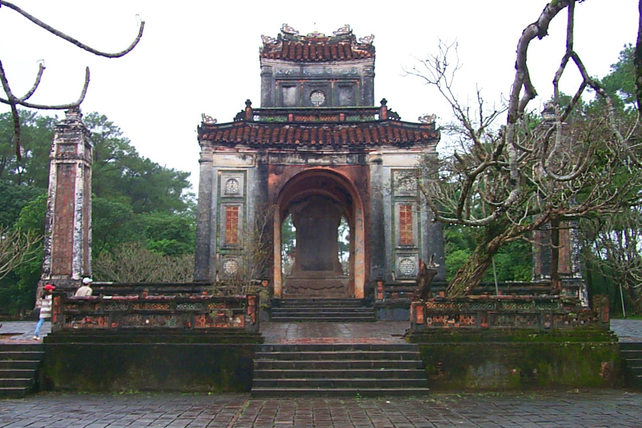 The stele carved with a tribute to the emperor, written by the emperor, in a stone pavilion