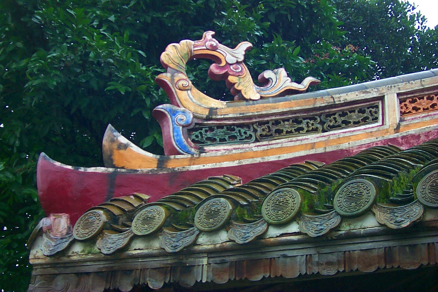 Detail of the roof of the halls