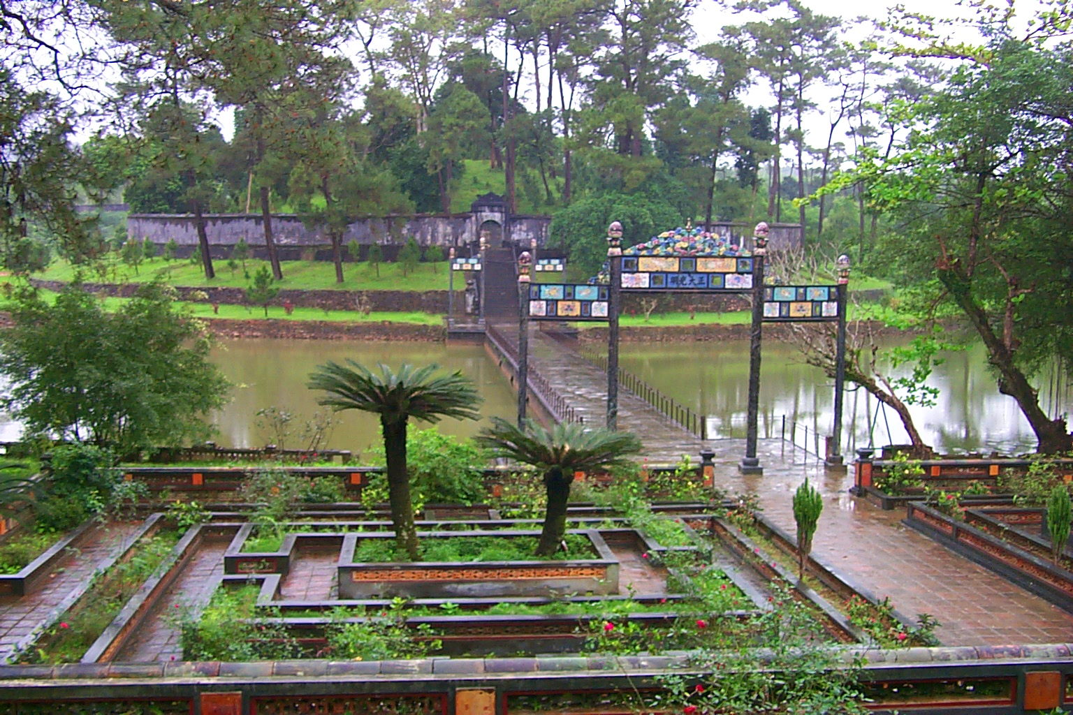 View of the maze with bridge to the tomb behind